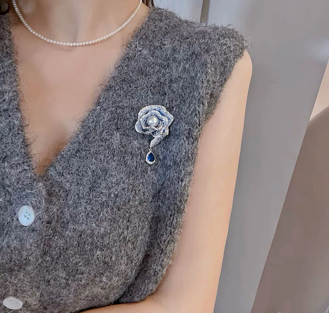 Enchanted Bloom Blue Rose Pearl Brooch - Image 4