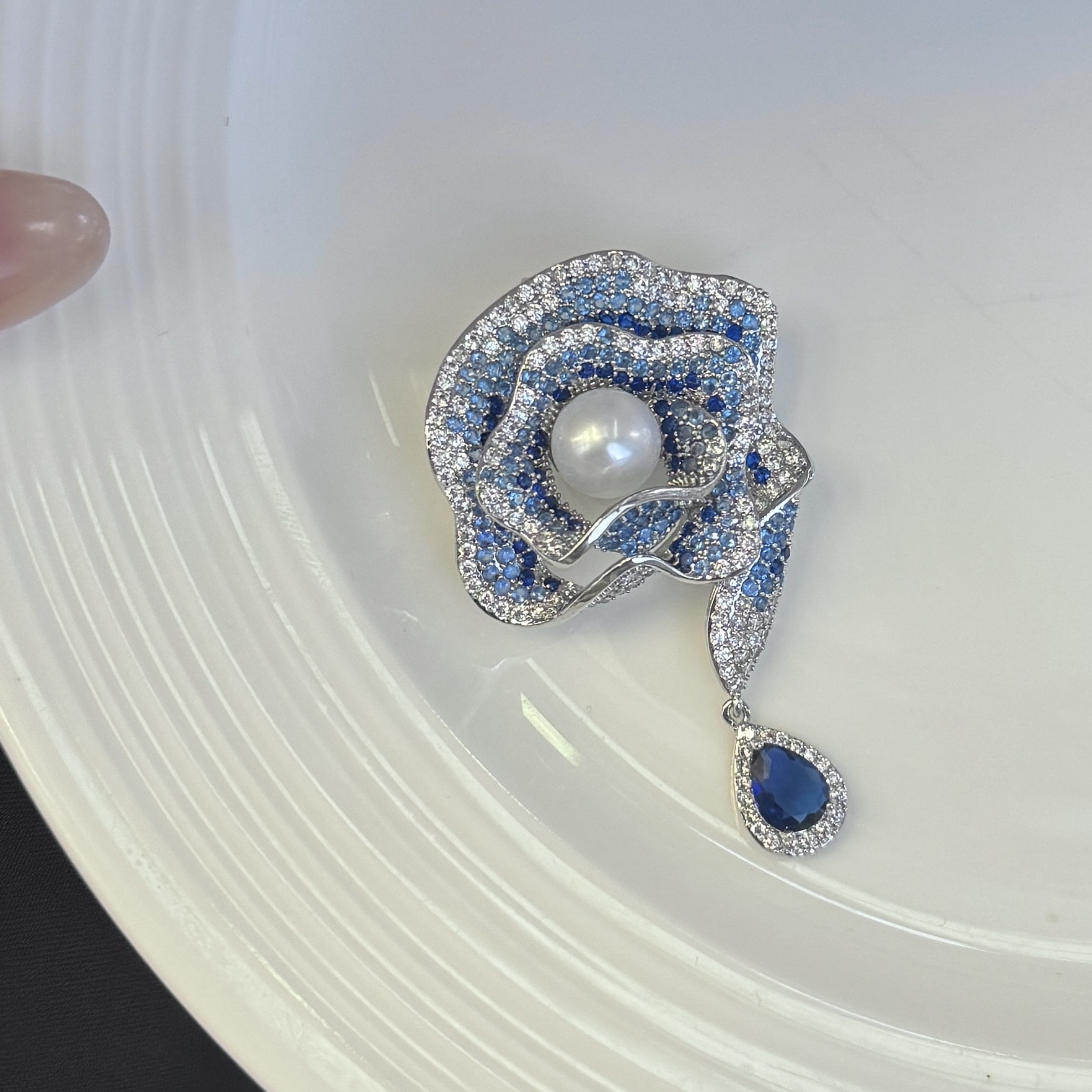Enchanted Bloom Blue Rose Pearl Brooch - Image 5