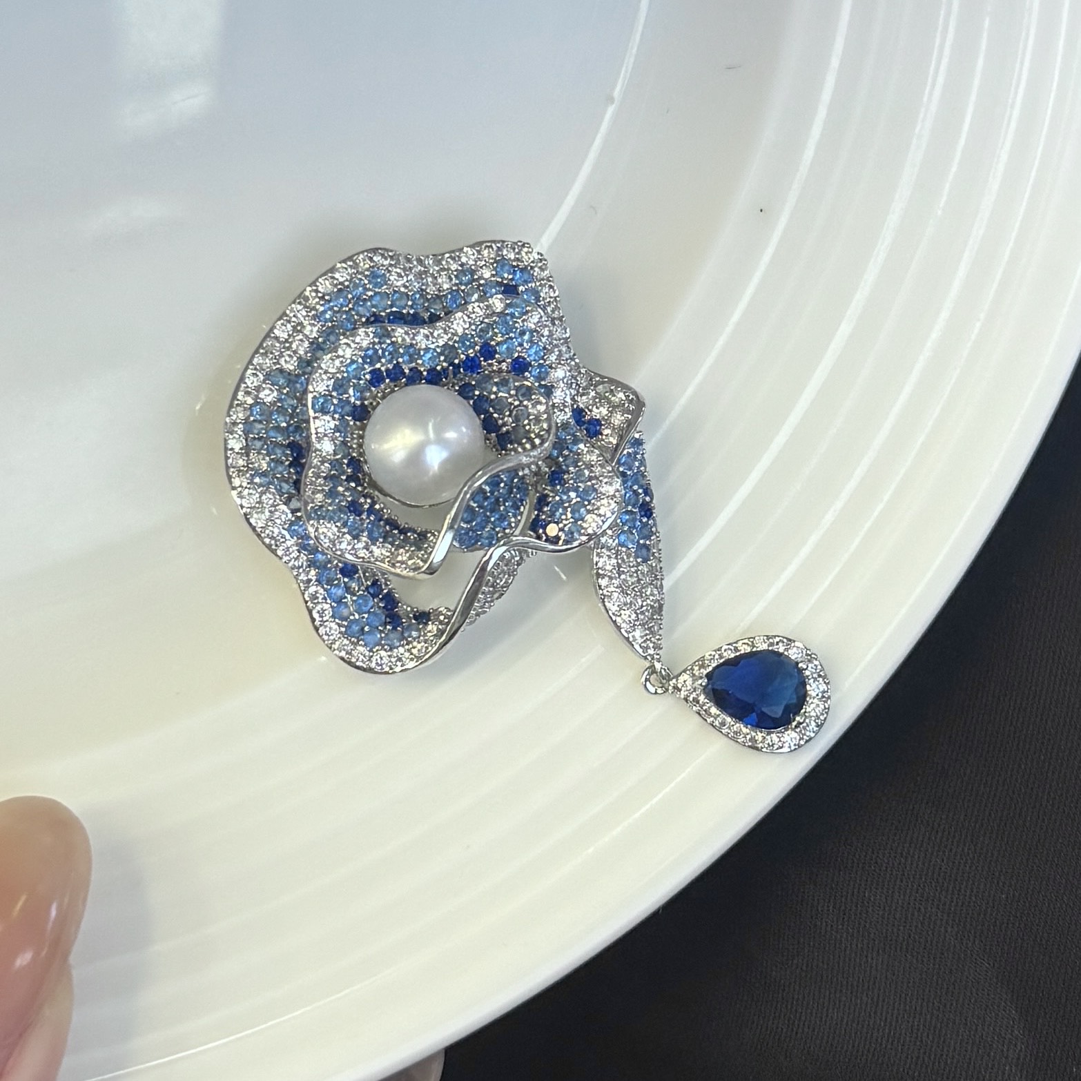 Enchanted Bloom Blue Rose Pearl Brooch - Image 6