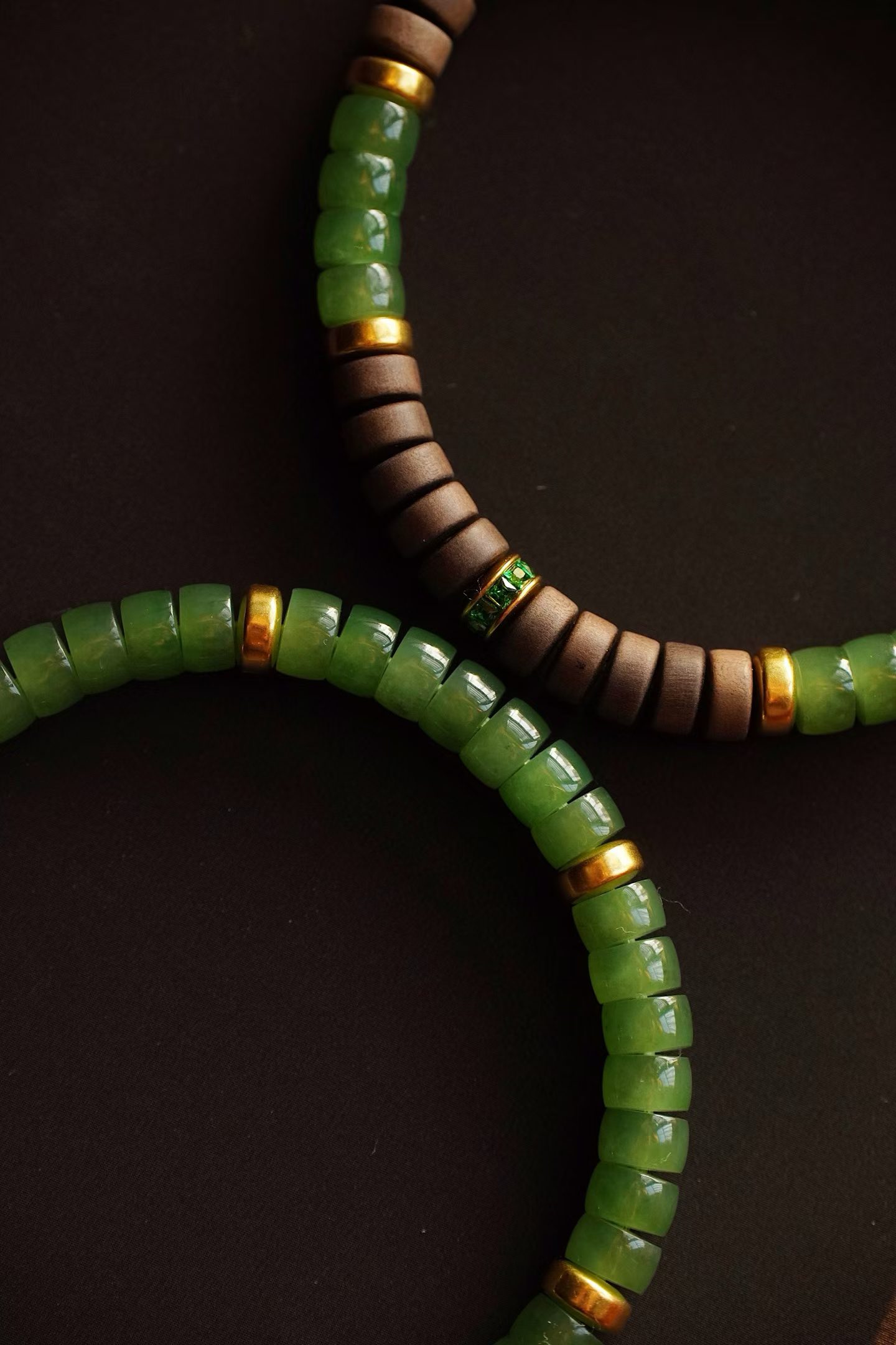 Hetian Jade and Laoshan Sandalwood Bracelet with 999 Gold Accents - Image 2